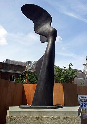 London-Woolwich, Royal Arsenal, sculpture Nike at Main Guard House 02
