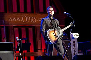 Matthew West Live at the Grand Ole Opry December 13, 2012.jpg