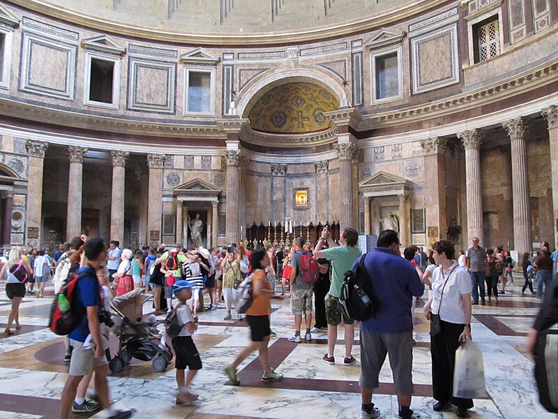 Pantheon Interior 1 (14646991107)