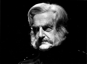 Peter Pears publicity photo 1971 crop.png