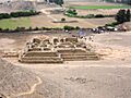 Pirámide principal del sitio arqueológico El Paraiso-Perú 2