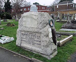 Private Hitch's Grave, Chiswick Old Cemetery - London. (5458591900)