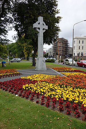 Queens Gardens 208