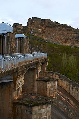 Dam of Pálmaces Reservoir.jpg
