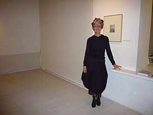 Elena del Rivero delante de una de sus obras en 2006.jpg