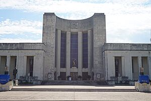 Fair Park August 2016 47 (Hall of State)