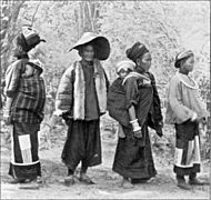 Frauen und Mädchen vom Stamme der Shan