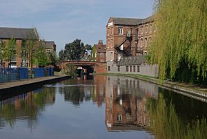 Grand Union Canal. Loughborough (geograph 2356289)
