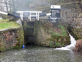 Huddersfield Narrow Canal - Start Lock 1E Approach (RLH).JPG