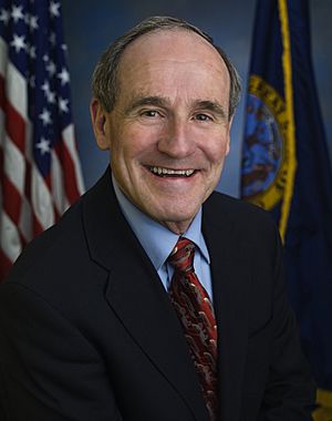 James E. Risch, official Senate photo portrait, 2009.jpg