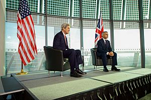 London Mayor Khan and Secretary Kerry Hold a Q&A With Young Brits and American Visitors at London City Hall (30063320734)