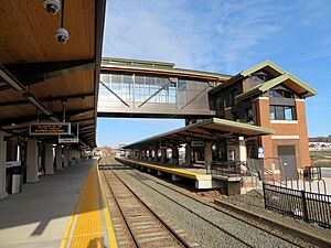 Meriden station platforms and overpass, December 2017