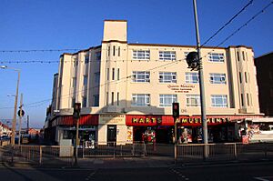 Queens Mansions in Bispham - geograph.org.uk - 2175258