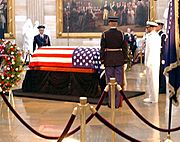 Reagan's casket lies in state June 9 '04 (cropped)