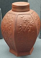 Tea canister, c. 1710-1715, Meissen, Bottger red stoneware - Gardiner Museum, Toronto - DSC01074
