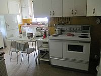 The Sandburgs 1950s kitchen IMG 4857