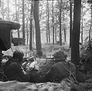 Two British Airborne troops dug in