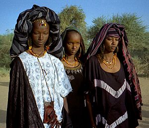 1997 275-15 young Wodaabe women