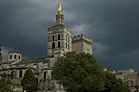 Cathédrale Notre-Dame des Doms d'Avignon sous l'orage.jpg