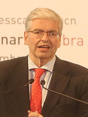 Dinar Cambra amb Jordi Cornet, delegat especial de l’Estat al Consorci de la Zona Franca (cropped).jpg