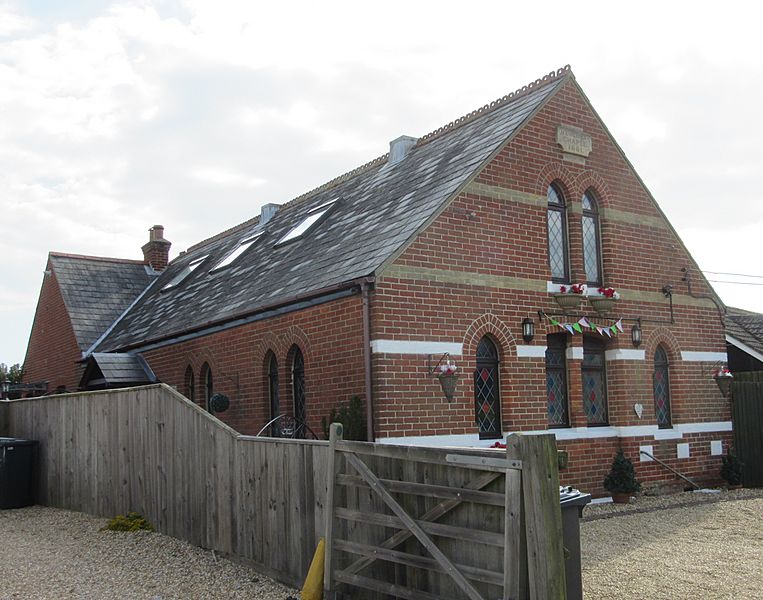 Former Shalfleet Methodist Church, Main Road (A3054), Shalfleet (May 2016) (1)