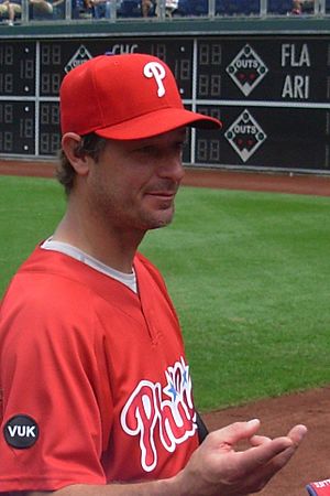 Jamie Moyer throwing out the first pitch in overalls : r/phillies