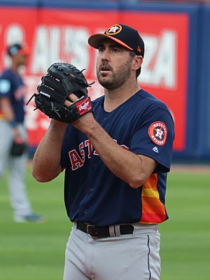 Justin Verlander ready to throw his pitch, March 2, 2019 (cropped).jpg