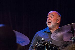 Lee Ritenour with Larry Goldings and Peter Erskine @ Dimitriou's Jazz Alley (9572851583).jpg
