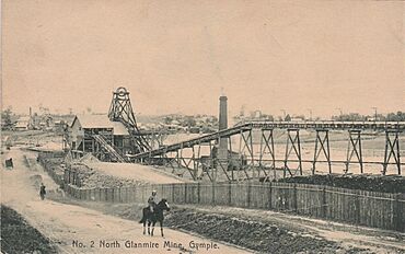 No. 2 North Glanmire MIne, Gympie, Qld - very early 1900s.jpg