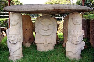 Parque Arqueológico de San Agustín - Tumb with deity