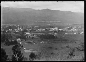 View of Upper Hutt from Wallaceville Hill, 1924. ATLIB 293874