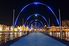 Willemstad Curacao Queen Emma Bridge by night (36304702930)