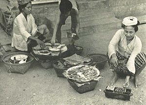 Woman cooking satay in Ampenan, Lombok, Wanita di Indonesia p54 (Stoomvaart mij Nederland)