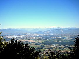 Thoiry in the foreground, with Geneva, Annemasse and the Alps in the background
