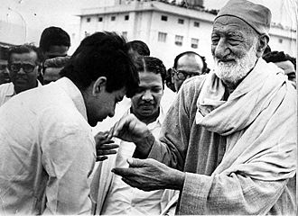 Dilip Kumar greets Khan Abdul Ghaffar Khan at Meenambakkam Airport, Chennai (c. 1960)