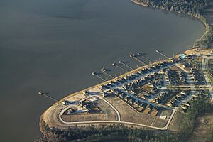 Docks and New Homes (51172395365)