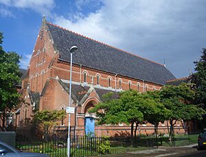 Former St Peter's Church (now Kings Church), Somers Road, Southsea (NHLE Code 1400154) (August 2017) (5)