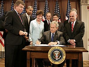 George Bush signs the Federal Funding Accountability and Transparency Act of 2006