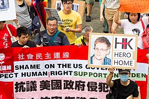Is Snowden a Hero? SnowdenHK 香港聲援斯諾登遊行 Hong Kong Rally to Support Snowden SML.20130615.7D.42298