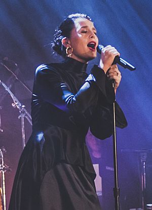 Jessie Ware in the Islington Assembly Hall in September 2017 (14).jpg