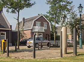 Loon op Zand, sculptuur Doctor van Kesselstraat-Kerkstraat foto6 2015-08-13 16.45