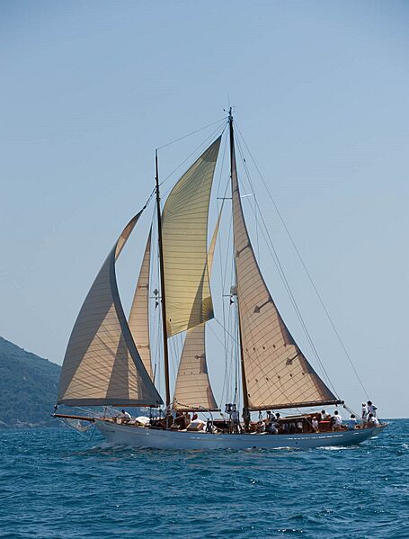 Orianda sailing in Naples