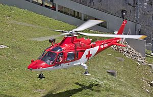 Pilatus Agusta A109 schwebend