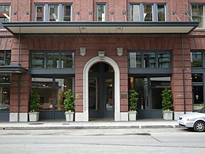 Seattle - 1201 Western Avenue entrance