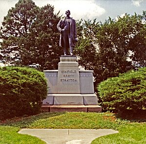 Stratton memorial by Nellie Walker