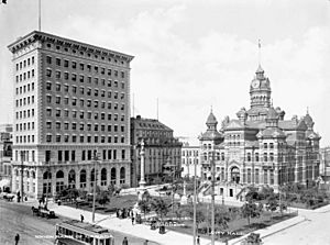 Union Bank of Canada, Leland Hotel, Volunteer Monument and City Hall, Winnipeg, Man. .