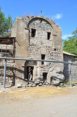 ԱՊԱՐԱՆՔ՝ ՄԵԼԻՔ ՀԱԽՆԱԶԱՐ Ա-Ի
