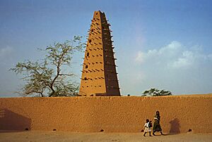 1997 277-9A Agadez mosque cropped