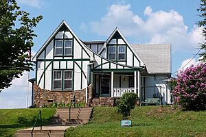 Bill Clinton Boyhood Home (Birnbaum-Shubetz House) 002