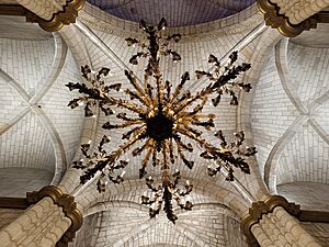 Crucero con lámpara de araña. Catedral de Badajoz. España. Spain